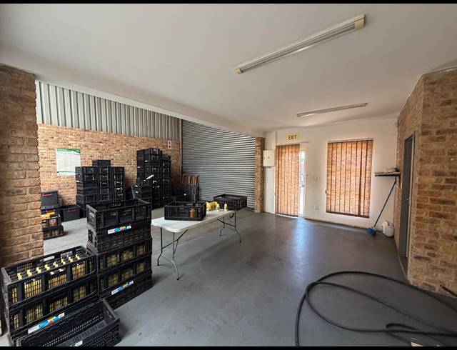155M² WAREHOUSE TO LET IN CHLOORKOP
